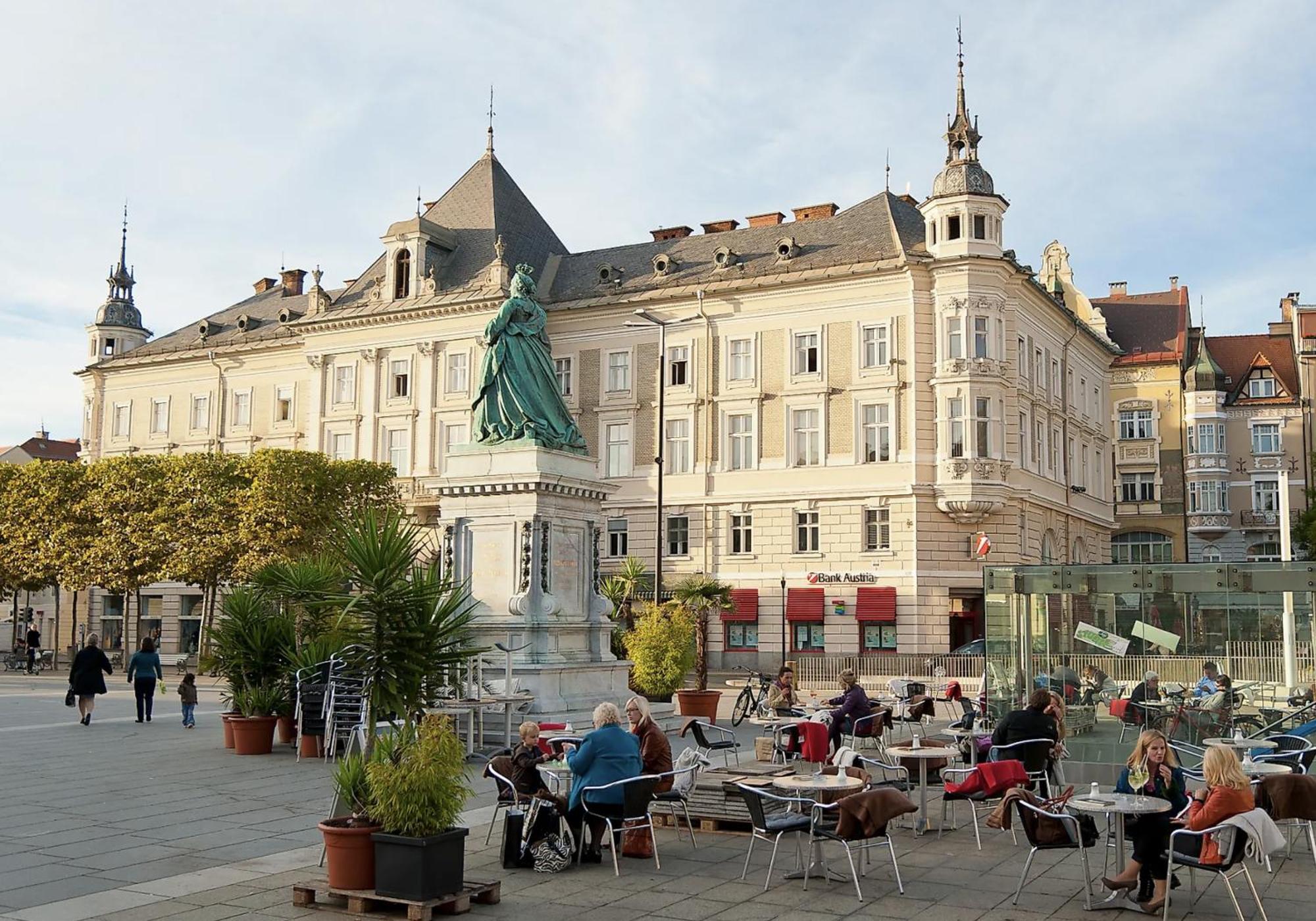 Cityhotel Am Domplatz Self-Checkin Klagenfurt am Woerthersee Bagian luar foto