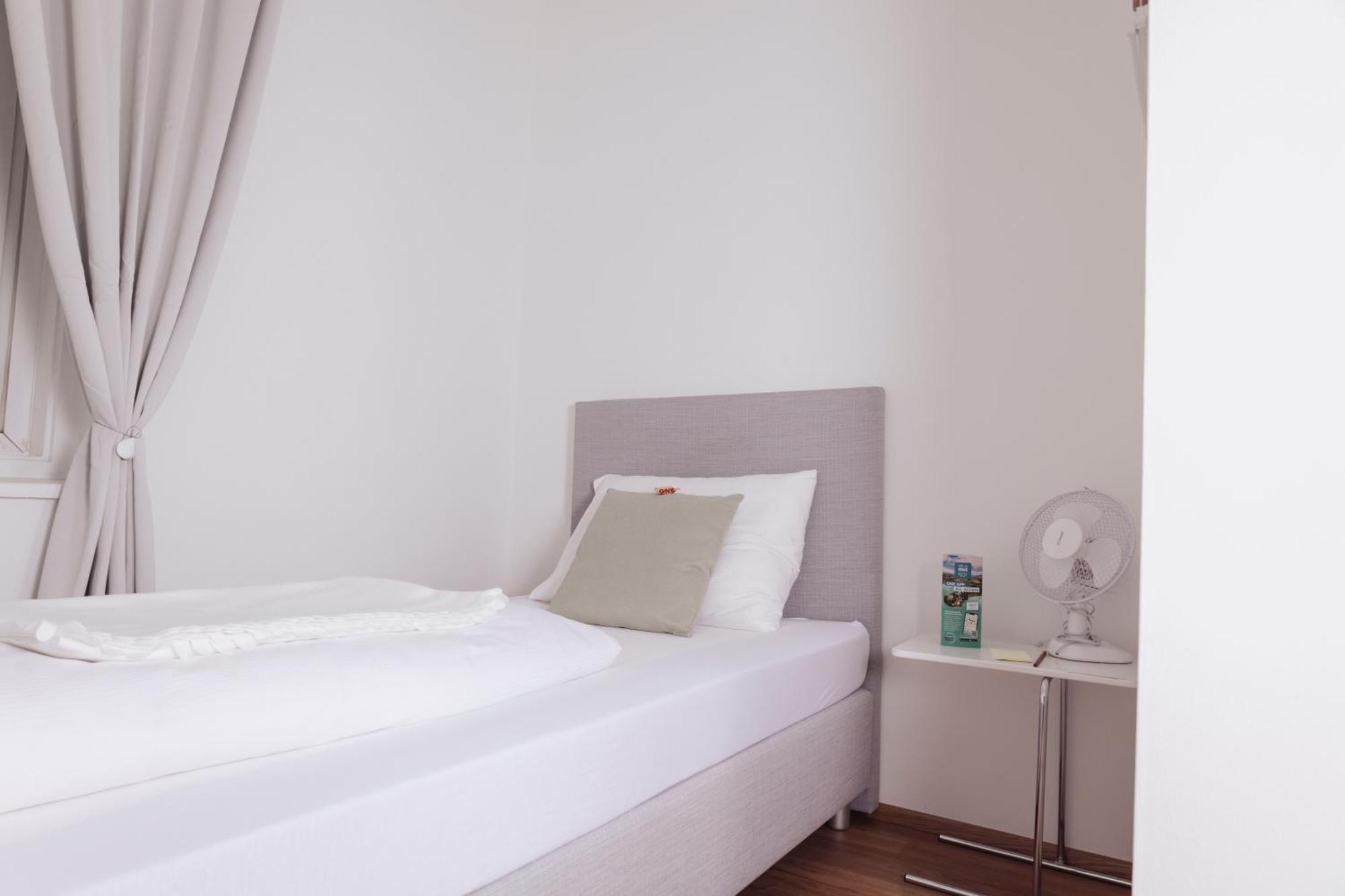 Cityhotel Am Domplatz Self-Checkin Klagenfurt am Woerthersee Bagian luar foto