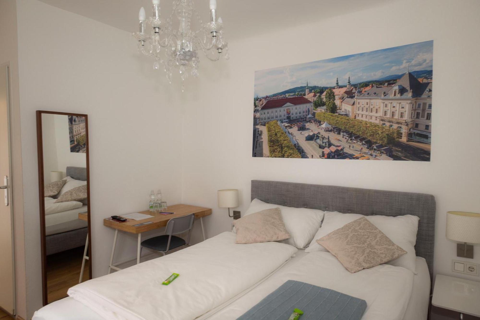 Cityhotel Am Domplatz Self-Checkin Klagenfurt am Woerthersee Bagian luar foto